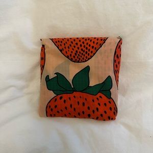 NWOT Strawberry Baggu